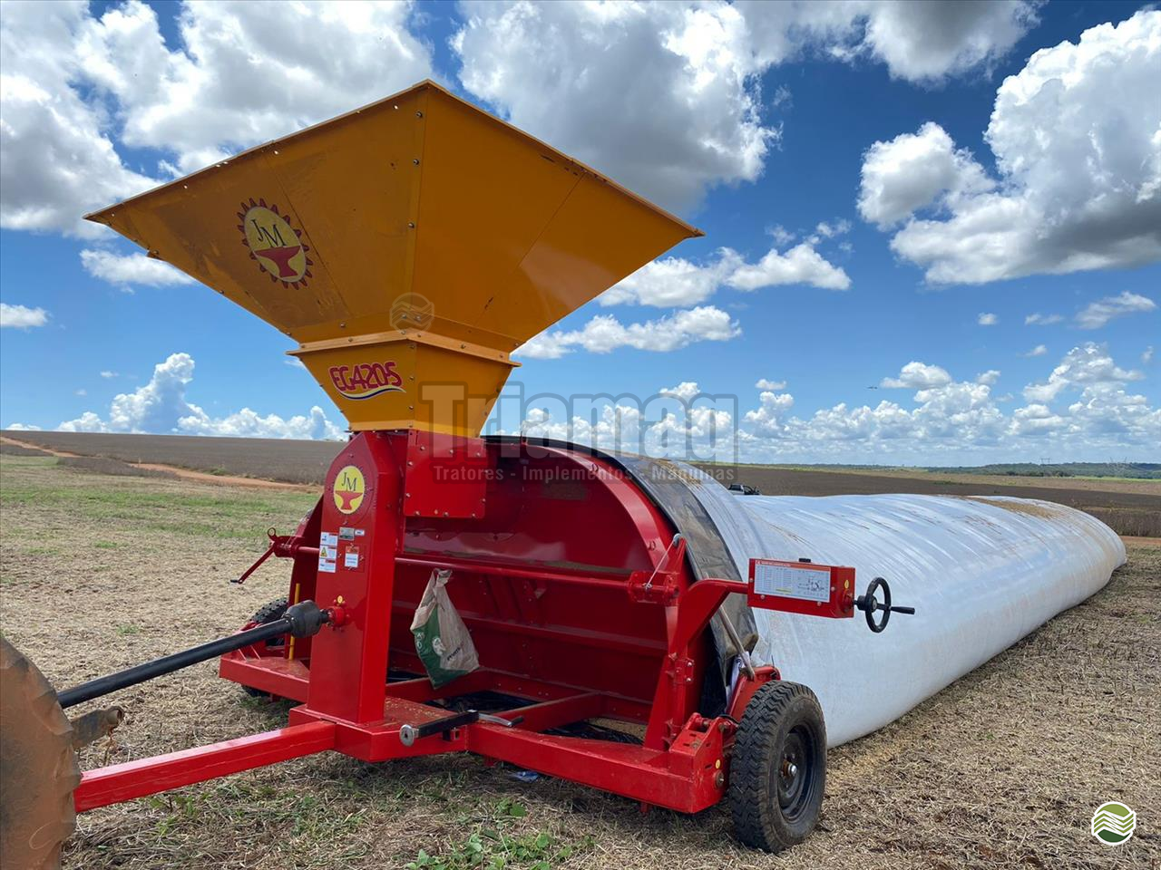 IMPLEMENTOS AGRICOLAS EMBUTIDORA EMBUTIDORA DE GRÃOS Triamaq Tratores UBERLANDIA MINAS GERAIS MG